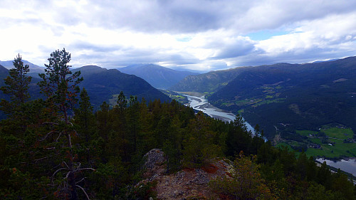 Vestover mot Lom frå Lomskollen (844 moh.)