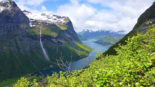 Utsikt mot Norangsfjorden på veg mot Slogen.