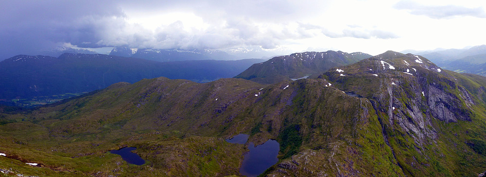 Utsikt frå Svartdalshornet (960 moh.) mot vest.