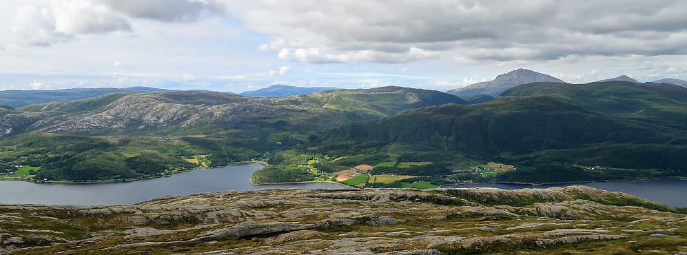 Utsikt mot Åbogen, Storskardfjellet, Kjølen, Heilhornet