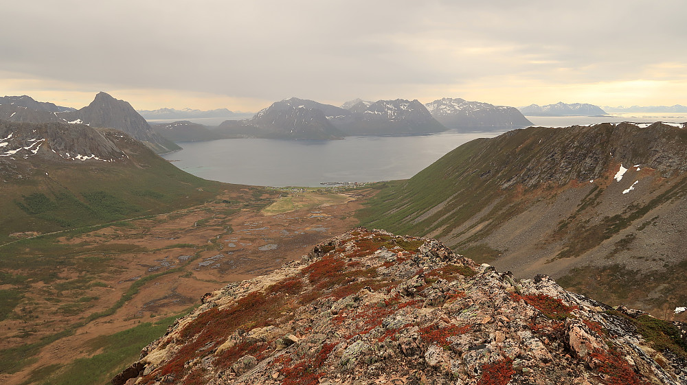 Fra Rundfjellet mot  Lomstind, Rødsand, Fiskenestindan, Oksen, Senjehesten, Grytøya