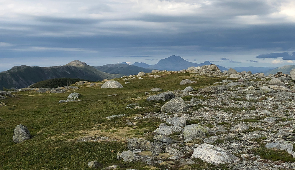 Utsikt fra Heggvikfjellet mot Tyskenghatten og Heilhornet