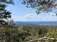 Utsikt fra Storås mot Hvittingen og Hanekleiva. Dagens neste mål, Bondiseteråsen, helt til høyre i bildet.