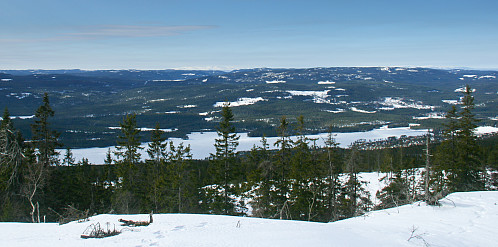 Fra toppen av Paradiskollen. Utsikt mot Harestuvatnet og Norefjell i det fjerne.