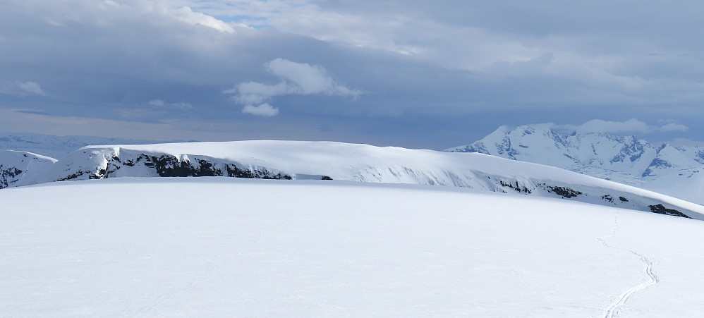 Veslfjelltinden sett fra Loftet.