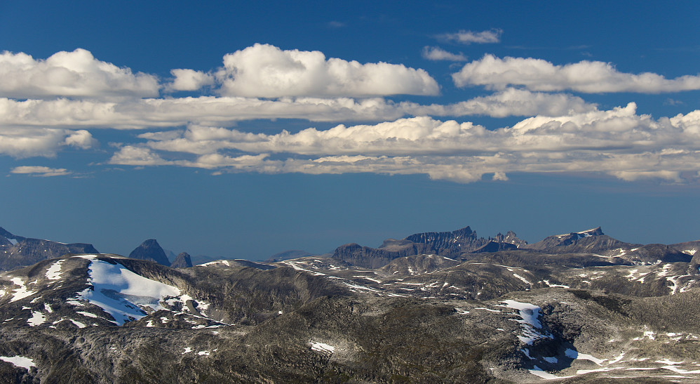 Så kunne vi tilogmed se helt bort til Trollveggen i det fjerne (bildet er tatt med telelinse, altså).