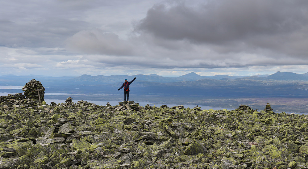 Den største varden på Stor-Svuku. Selve toppen ligger 300 meter nordøst.