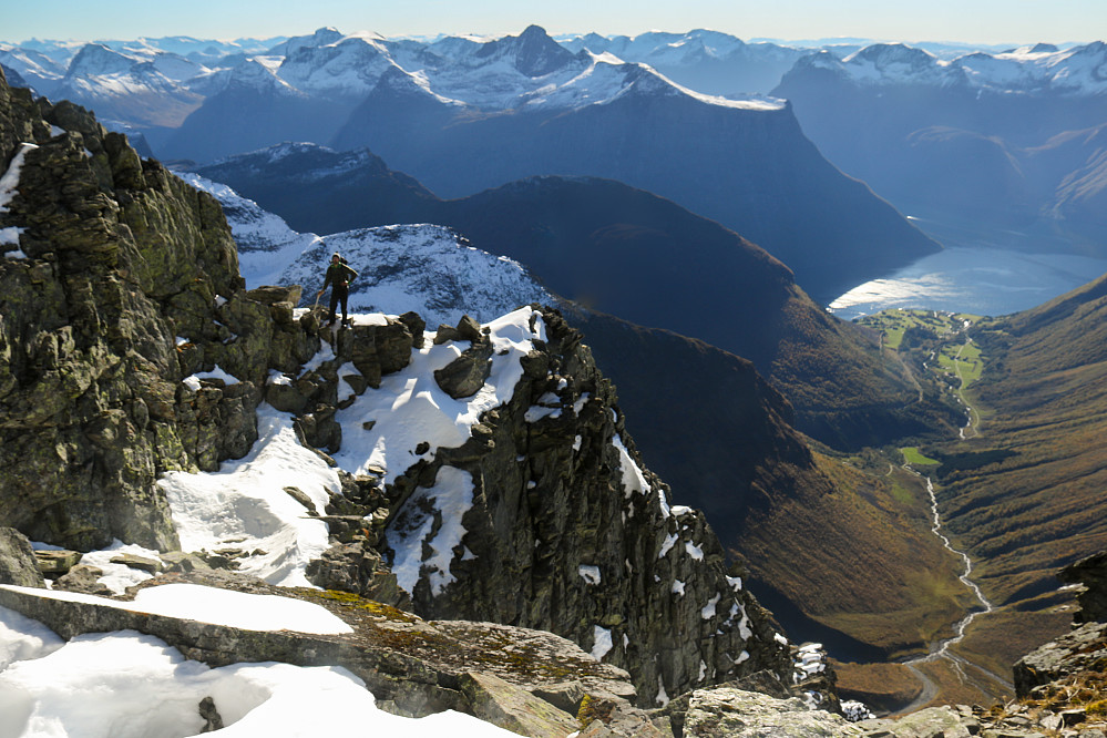 Flyfotosikt ned i Urkedalen.