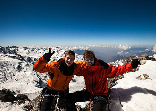 Meg og Eirik André Robertsen på toppen av Yalung Ri (5647m)