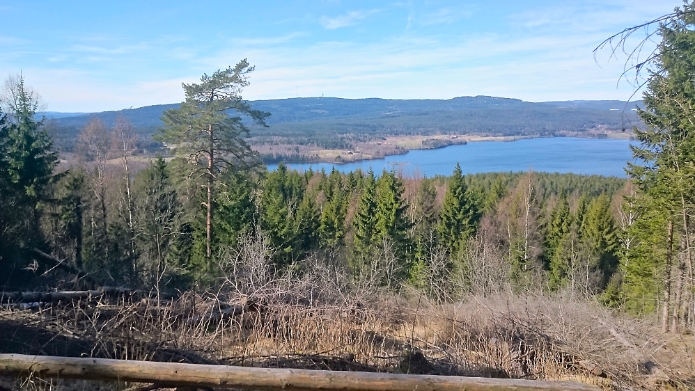 Utsikt mot Maridalsvannet, sett fra utsiktspunktet nedenfor Kringlefjell