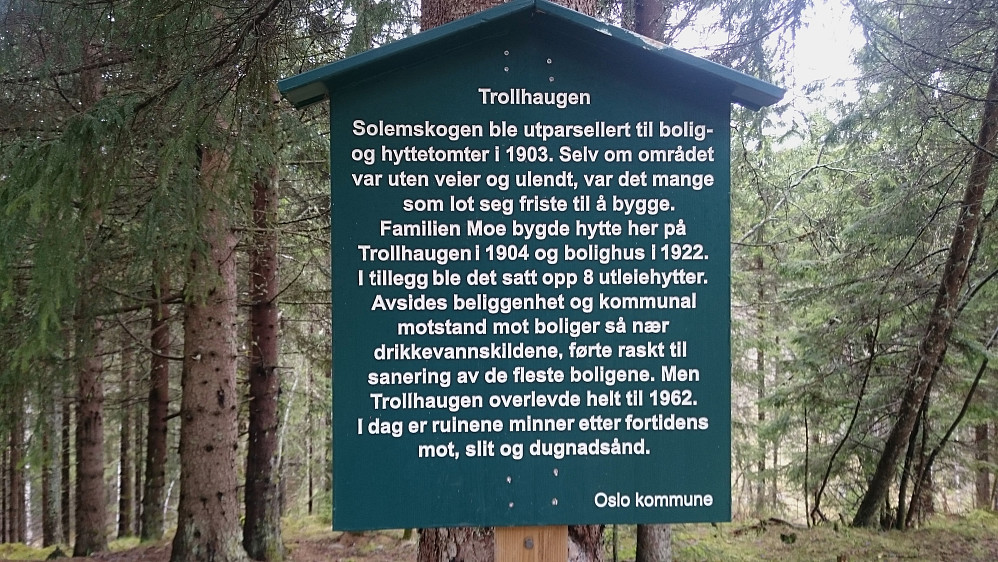 Skiltet på Trollhaugen ved vannet Store Gryta, som vitner om tidligere bosetning i området