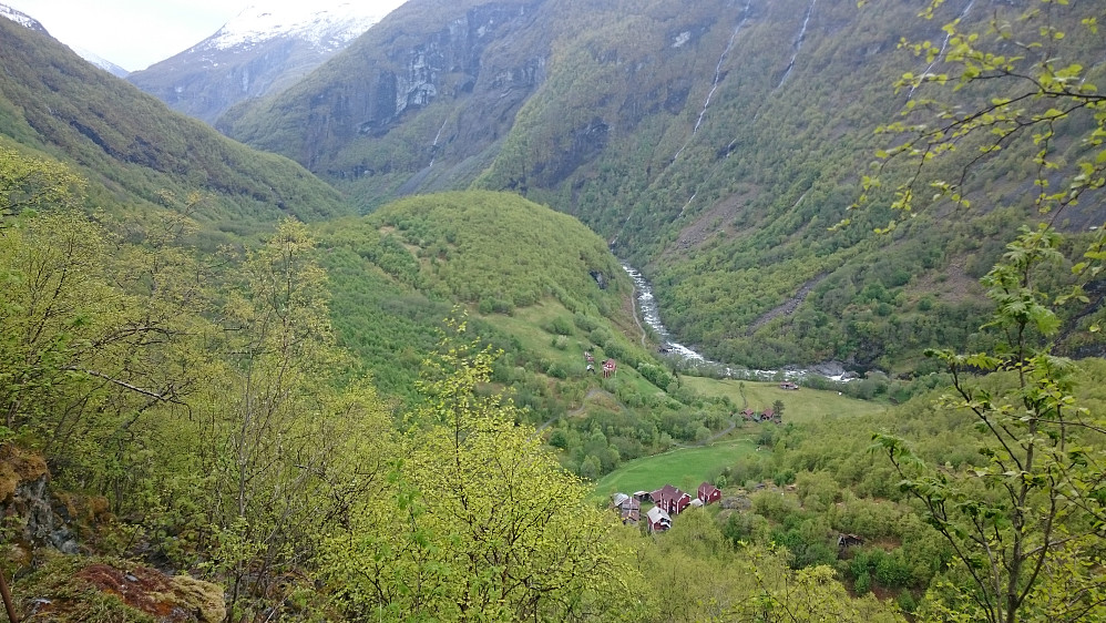 Utsikt fra stien mellom Vetti Gard Turiststasjon og Vettismorki, i retning Hjelle
