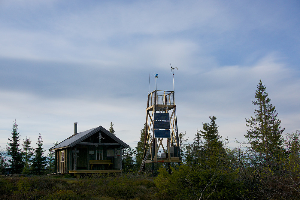 Hytta og utsiktstårnet på Marifjell