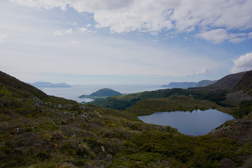 Utsikt mot Kjellkrokevatnet, Kråkenes, Selja og Ytre Fure