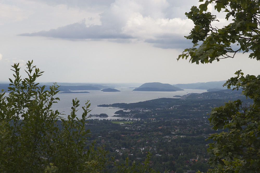 Fra utsiktspunktet mot bl.a. Oslofjorden, Håøya og Drøbak