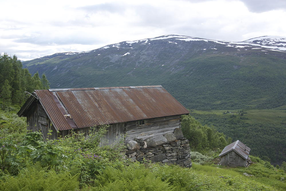 Stølen Skår med Seimsdalen i bakgrunnen