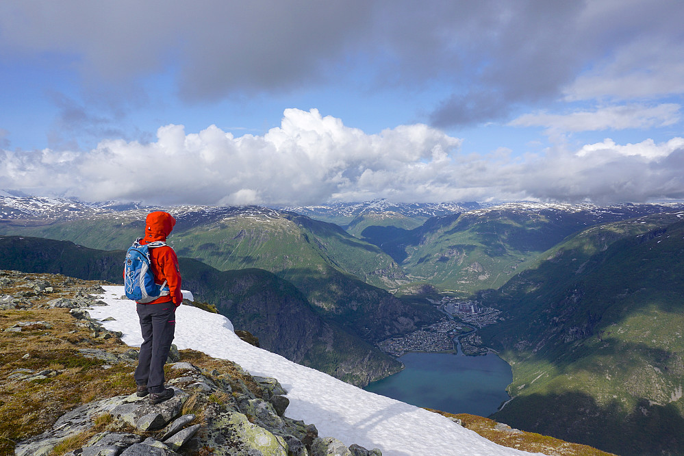 Fra utsiktspunktet Skorsfjellet, mot Øvre Årdal