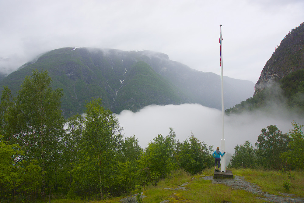 Utsikt fra Eldegard mot Bøttejuvet og Skorsfjellet