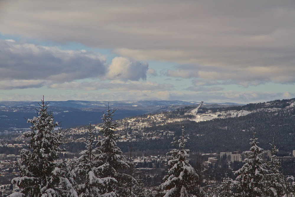 Utsikt mot Holmenkollen og Sogn