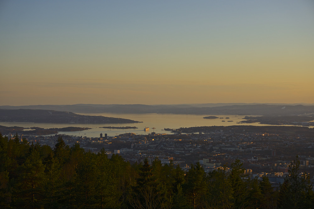 Flott lys over Oslofjorden, sett fra Grefsenkollen