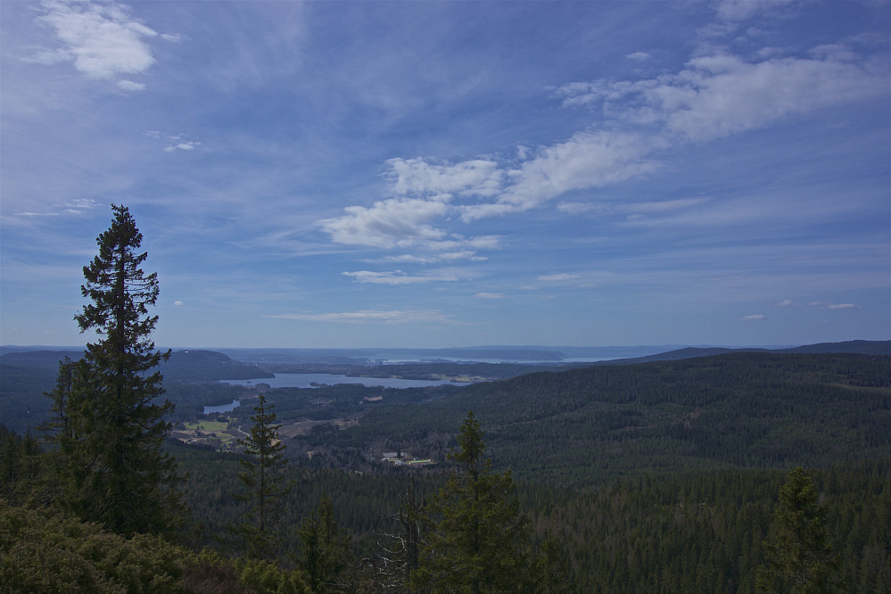 Fra utsiktspunktet nedenfor Gaupekollen, mot bl.a. Maridalen og Oslo