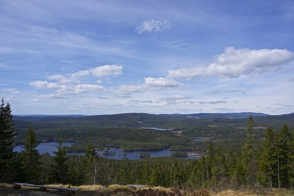 Flott utsikt fra Sellanrå turisthytte, mot bl.a. Øyungen