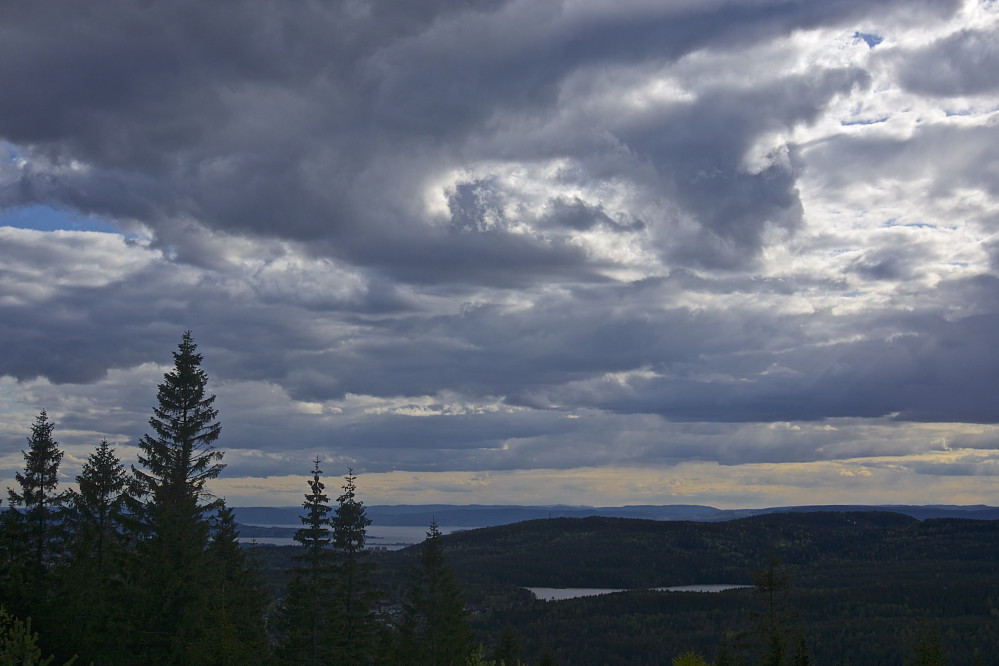 Fra utsiktstårnet på Røverkollen, mot Oslo