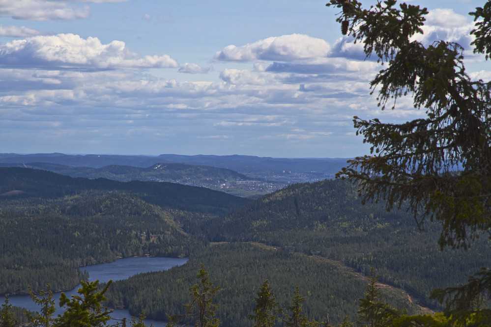 Fra utsiktspunktet nedenfor Kikuttoppen mot Bjørnsjøen og Grefsenkollen i Oslo
