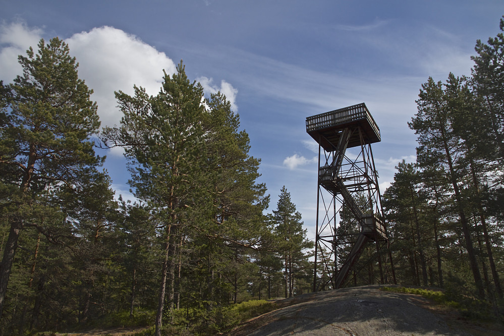 Branntårnet på Kjerringhøgda, som er den 19. høyeste toppen i Østmarka