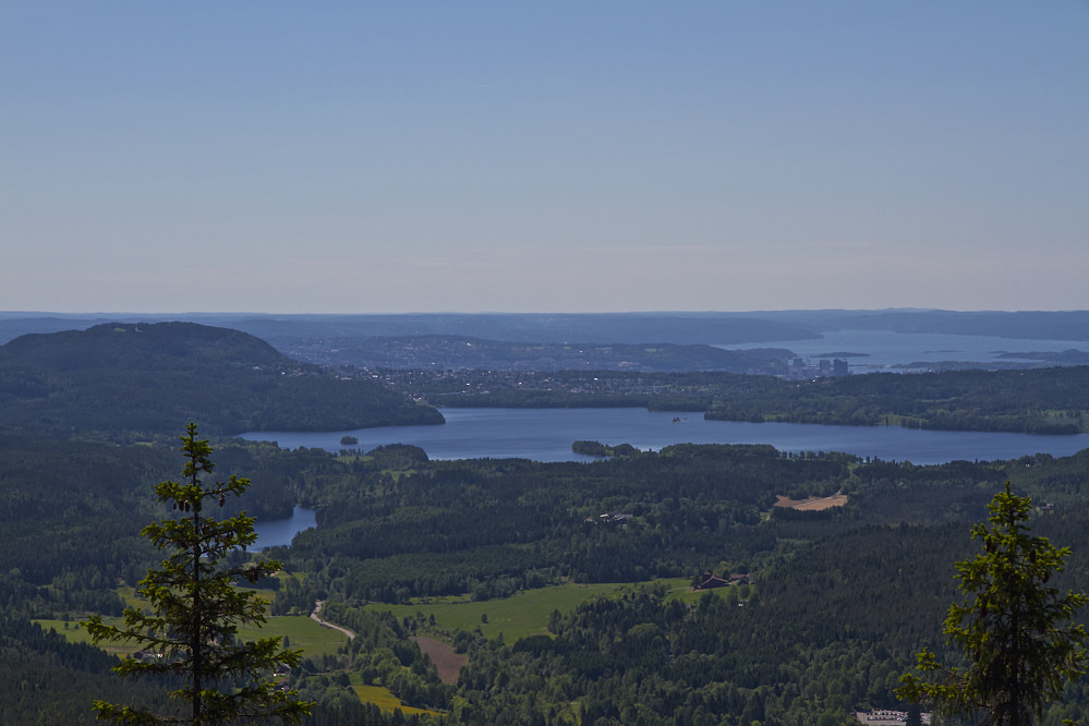 Fra utsiktspunktet nedenfor Gaupekollen mot Maridalen og Oslo