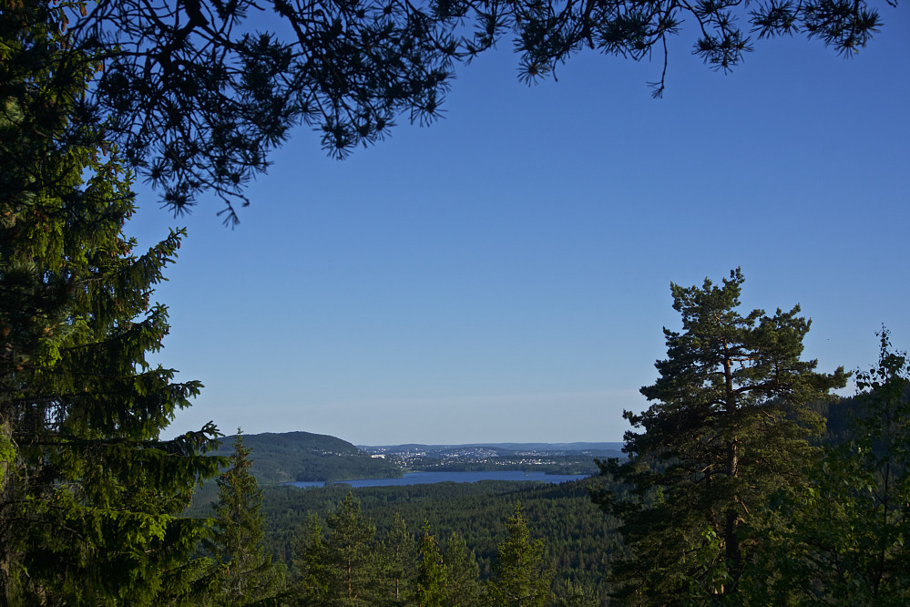 Grefsenkollen og Maridalsvannet sett fra stien opp mot Furumokollen