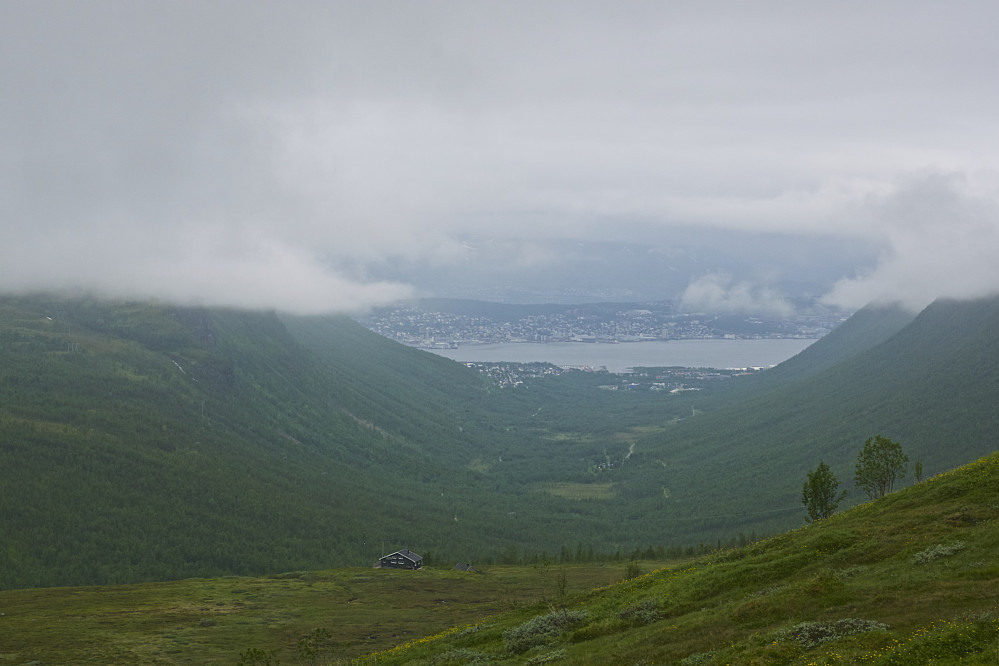 Utsikt mot Tromsdalen og Tromsø. 