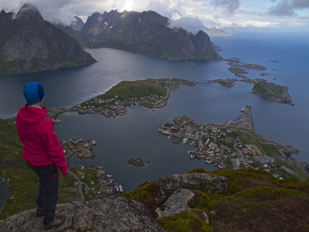 Den klassiske utsikten mot bl.a. Reine, Andøya og Hamnøya