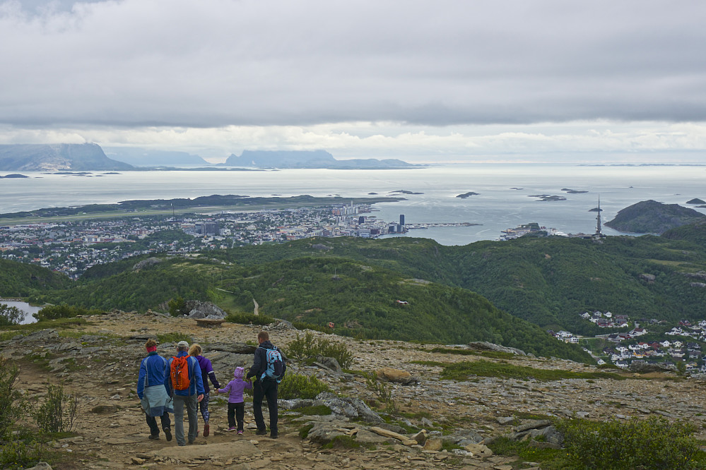 Utsikt mot Bodø fra stien mot toppen