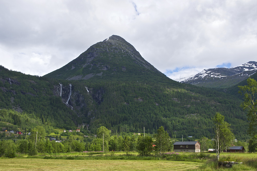 Myrhyrna sett fra Hesjevoll (etter turen), med Vongsen lengst til høyre