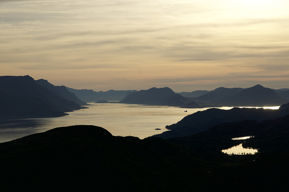 Utsikt mot bl.a. Vartdalsfjorden