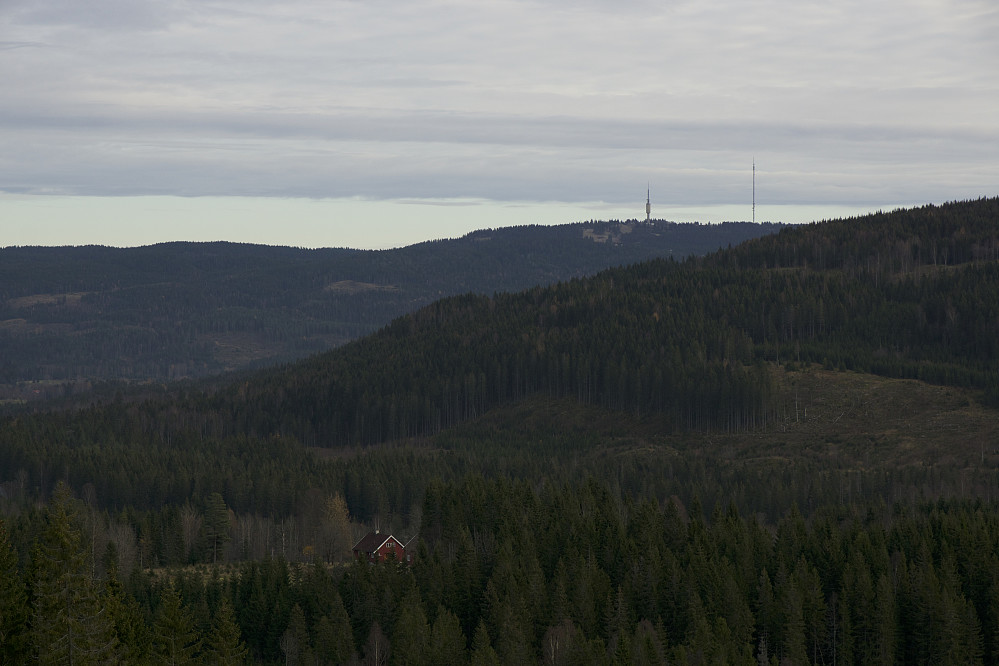 Tryvann og gården Nordre Lyse sett fra Høyhaugen