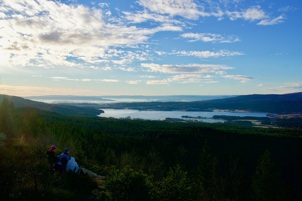 Maridalsvannet og Oslofjorden sett fra utsiktspunktet på Barlindåsen