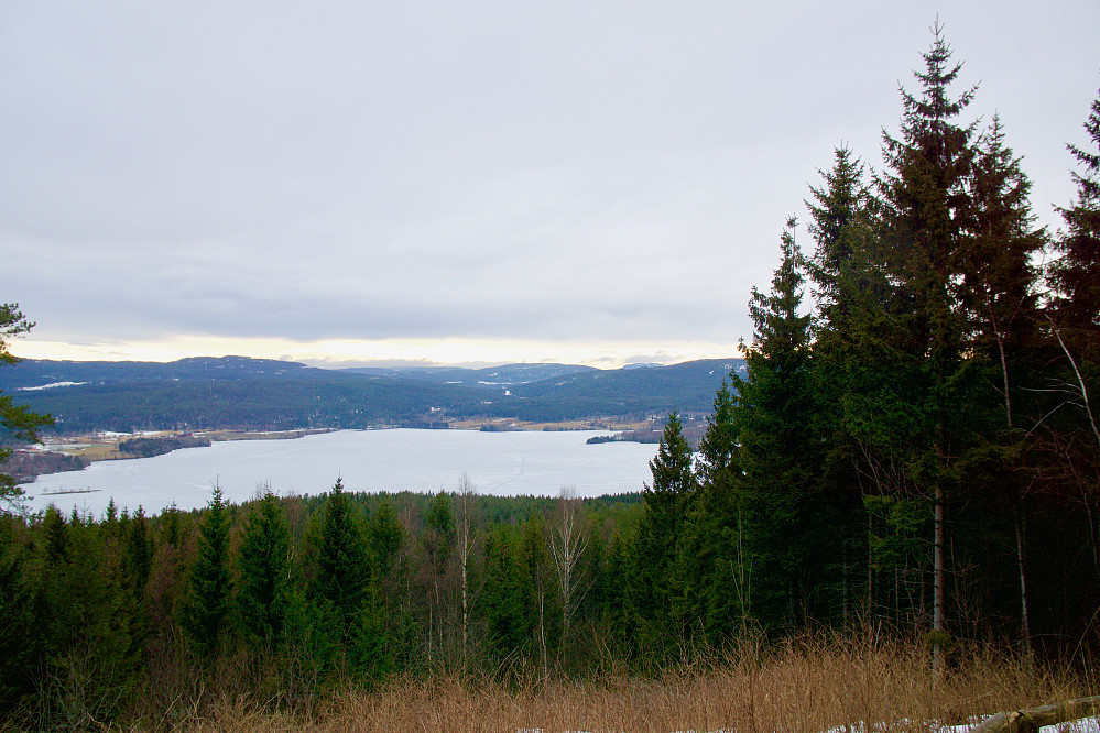 Maridalsvannet sett fra utsiktspunktet nedenfor Kringlefjell