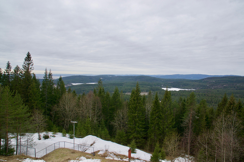 Deler av Lillomarka sett fra utsiktstårnet på Røverkollen