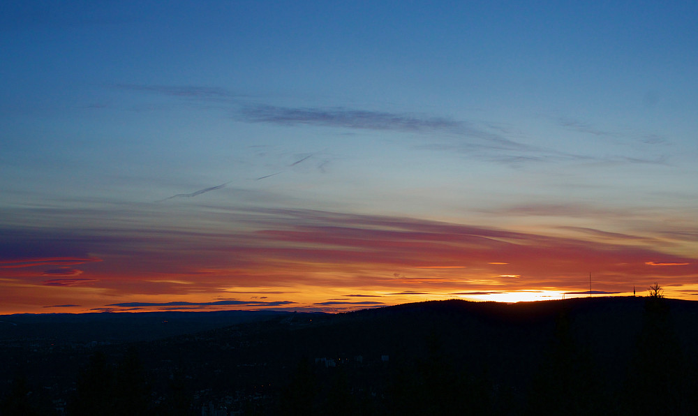 Solnedgang over Tryvann og Holmenkollen