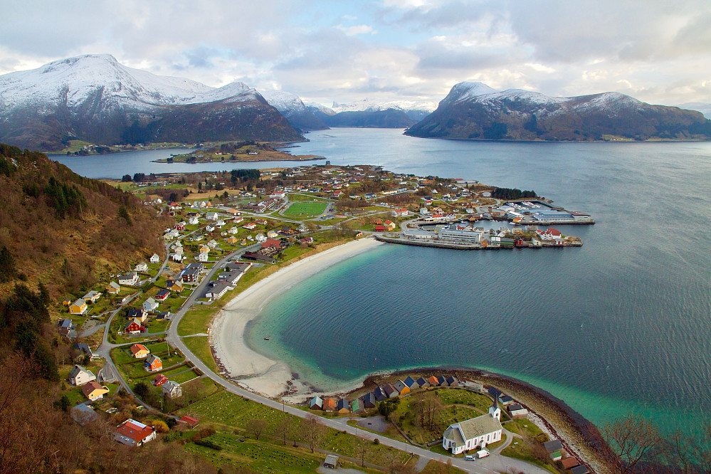 Fra Kyrkjefjellet mot Selje og Barmøya