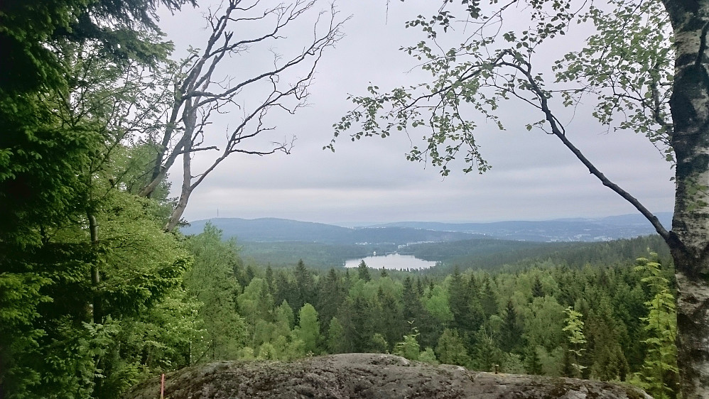 Alnsjøen sett fra utsiktspunktet øst for Storhaug