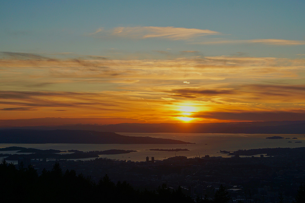 Solnedgang over Oslo, sett fra Grefsenkollen