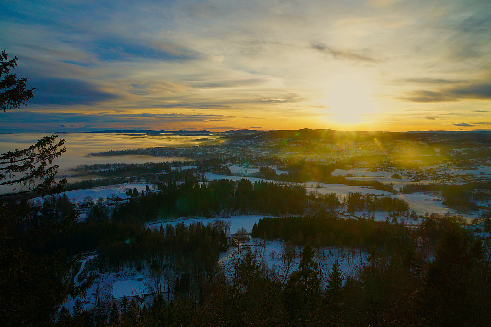 Utsikt fra Skaugumsåsen (349) mot deler av Asker