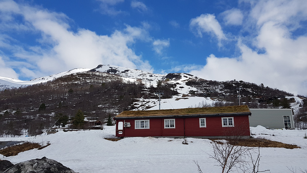 Fra p-plassen i Hevsdalen mot Roaldshornet