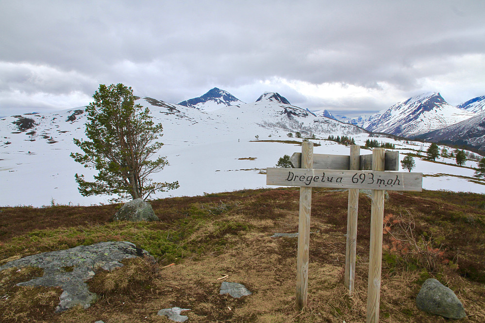 Fra Dregetua mot bl.a. Heimste Blåhornet og Løfonnfjellet