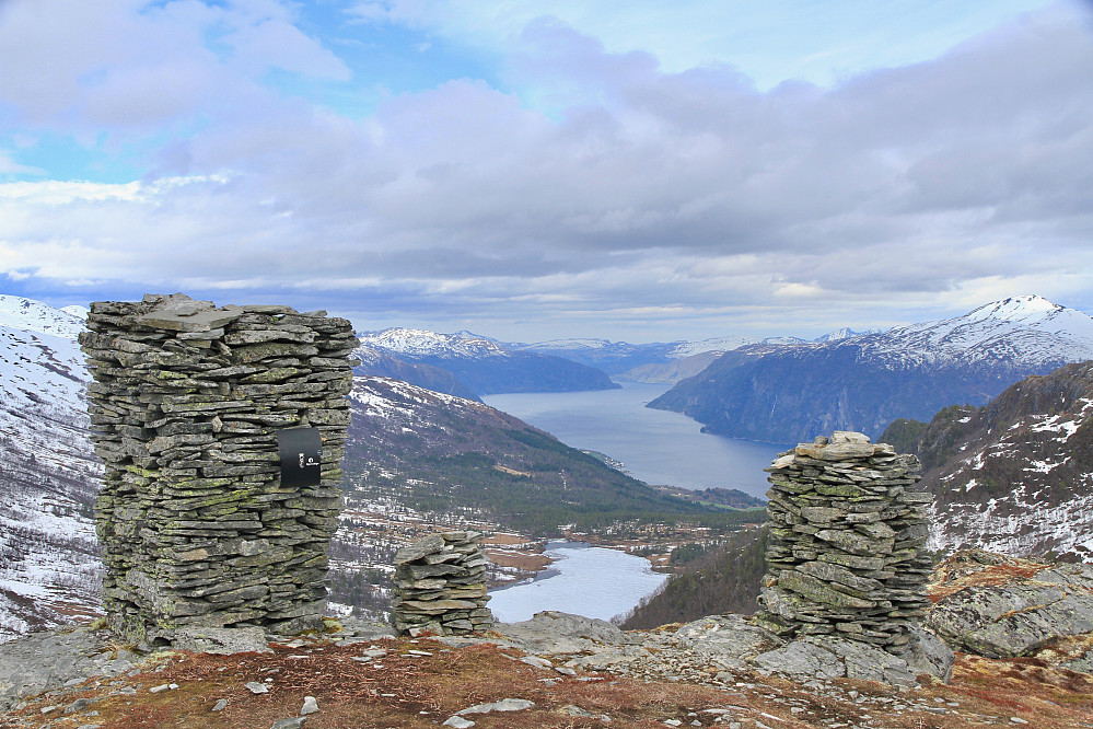 Fra vardene i Duklidalen mot Vassetvatnet og Storfjorden
