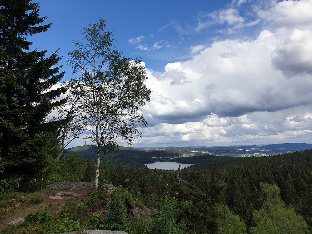 Utsikt mot bl.a. Alnsjøen og Røverkollen fra Storhaug