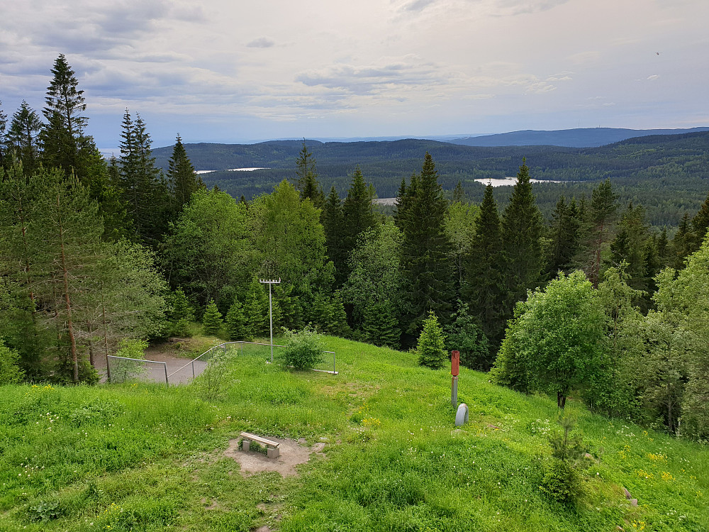 Utsikt fra Røverkollen mot bl.a. Årvollåsen, Grefsenkollen og Tryvann